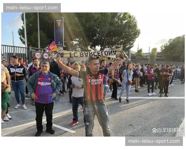 马赛2-2战平尼斯，赛后两队冲突画面在国际社交媒体引发广泛传播与讨论