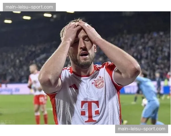 更衣室故事:失利后,图赫尔在拜仁更衣室内进行了长达半小时的谈话 更衣室故事:失利后,图赫尔在拜仁更衣室内进行了长达半小时的谈话