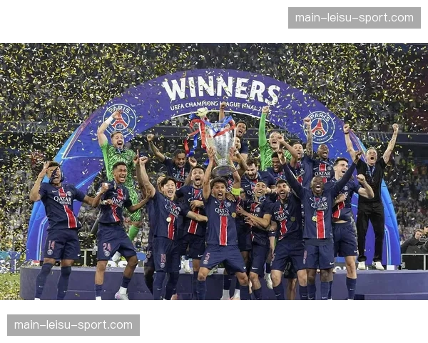 曼联、阿森纳、切尔西、巴黎圣日耳曼竞逐阿斯顿维拉中场罗杰斯